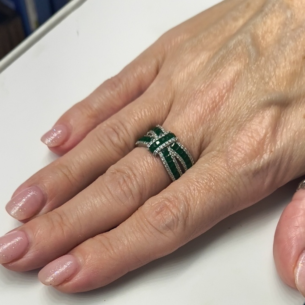 D-Joy Sterling Silver Simulated Green & White Diamonds Crossover Ring - Size 7